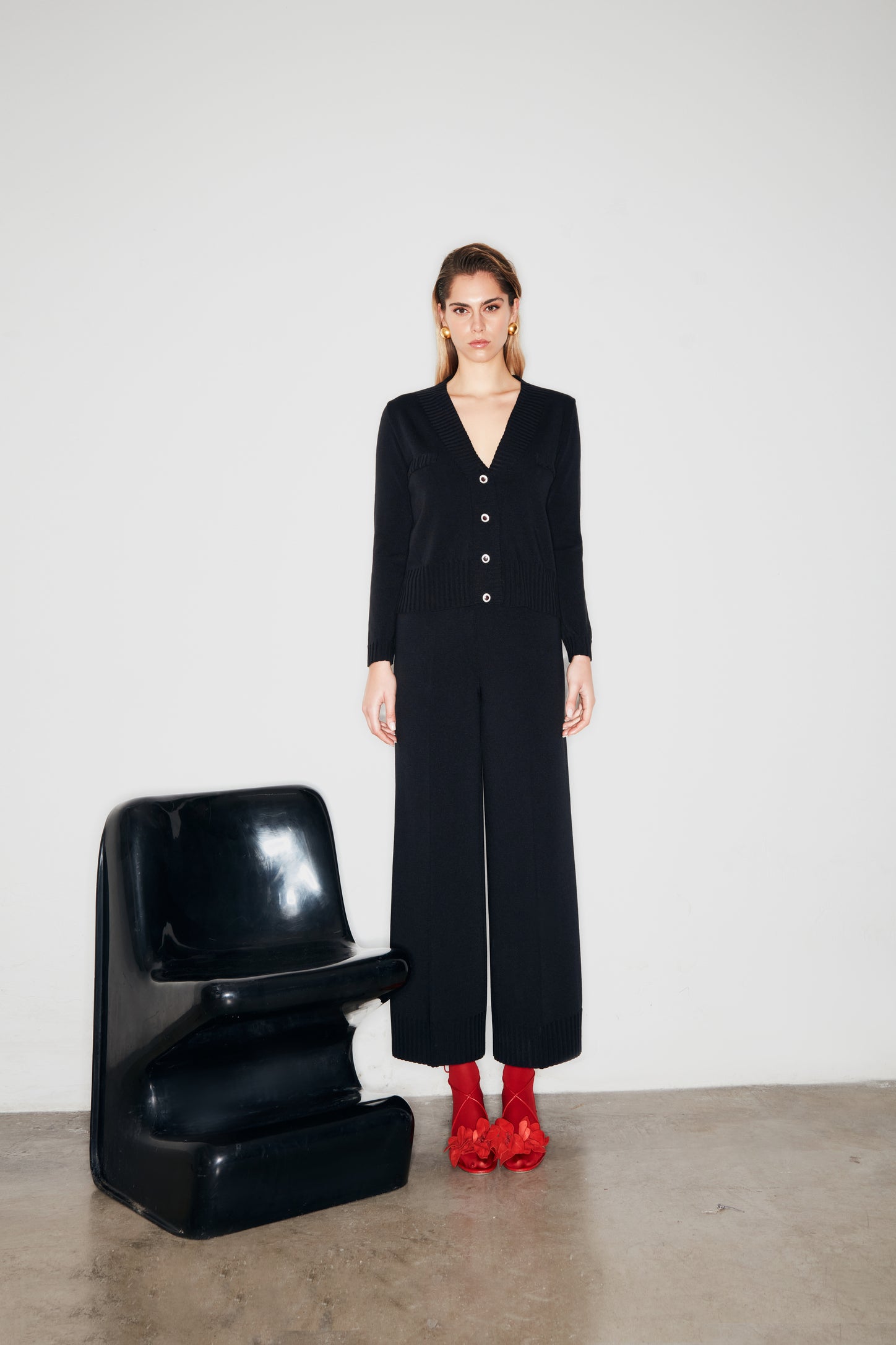 Cardigan corto rasato bordi links con bottone gioiello
